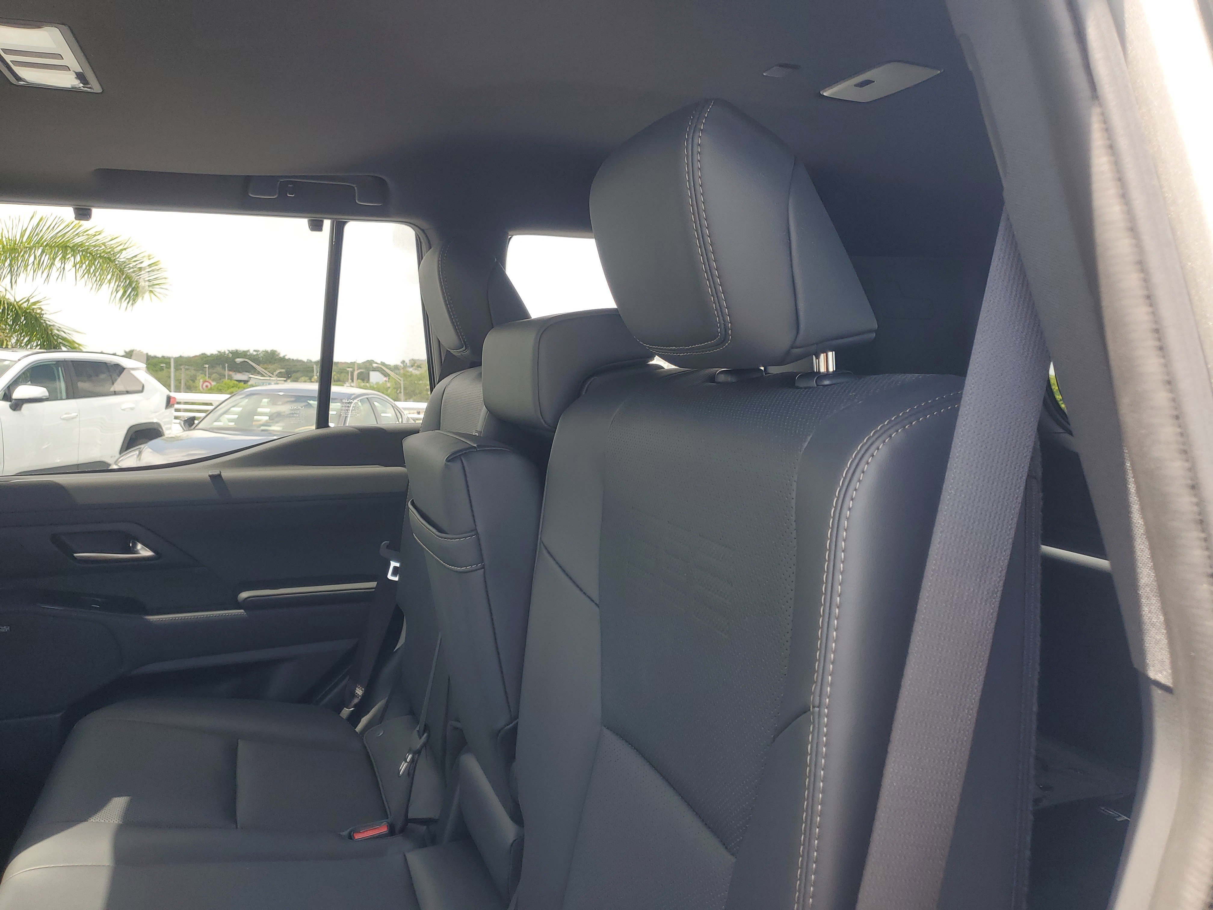 Used 2025 Silver Lexus GX 550 Overtrail+ image 15