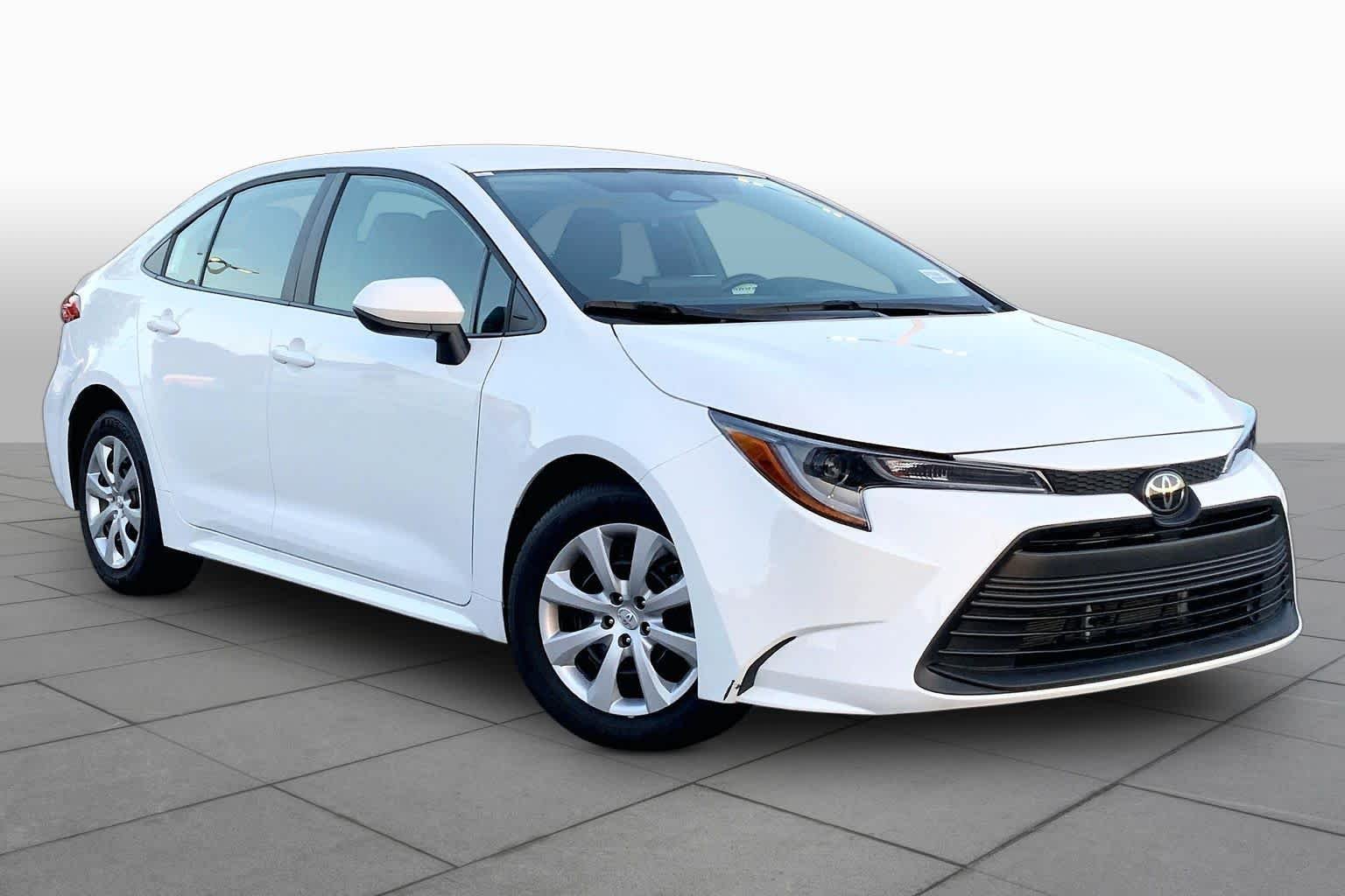 Used 2026 Ice Cap Toyota LE image 3