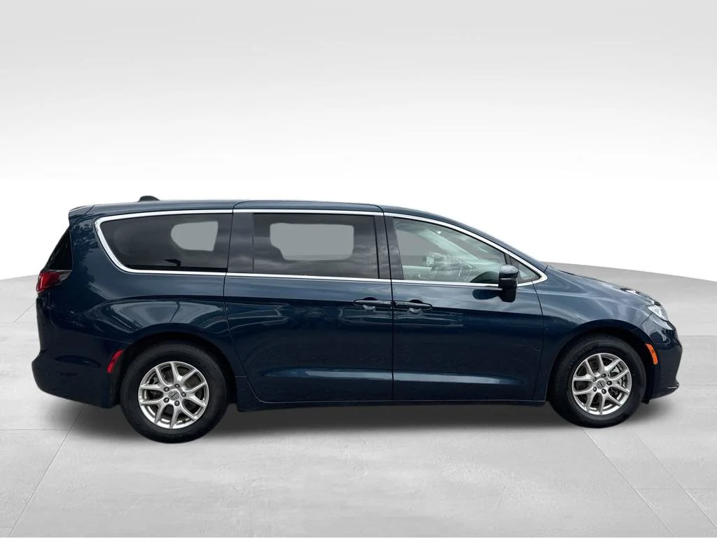 Used 2023 Blue Chrysler Touring L image 10