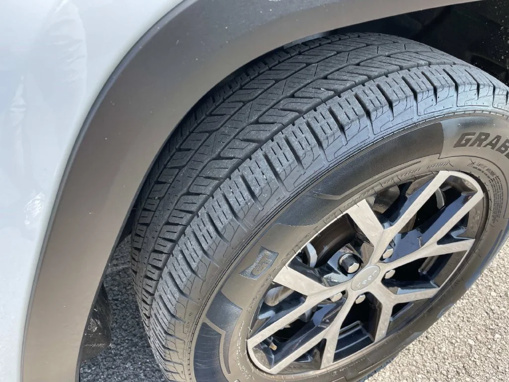 Used 2023 White Jeep Limited image 32