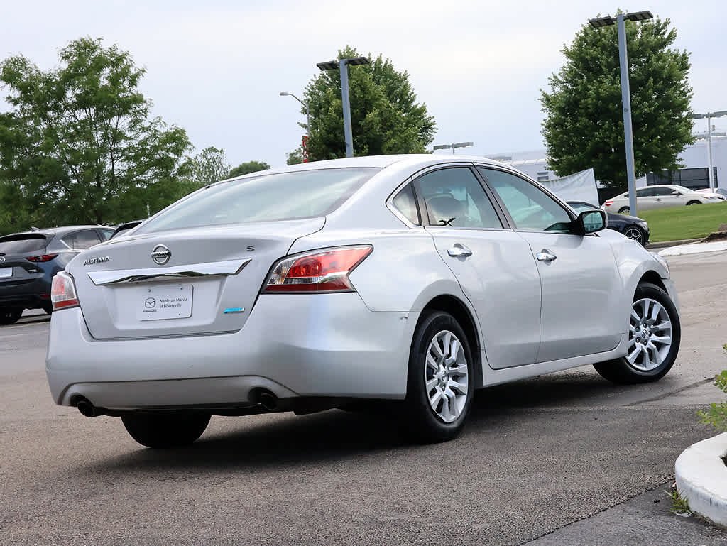 Used 2014 Brilliant Silver Metallic Nissan 2.5 S image 5