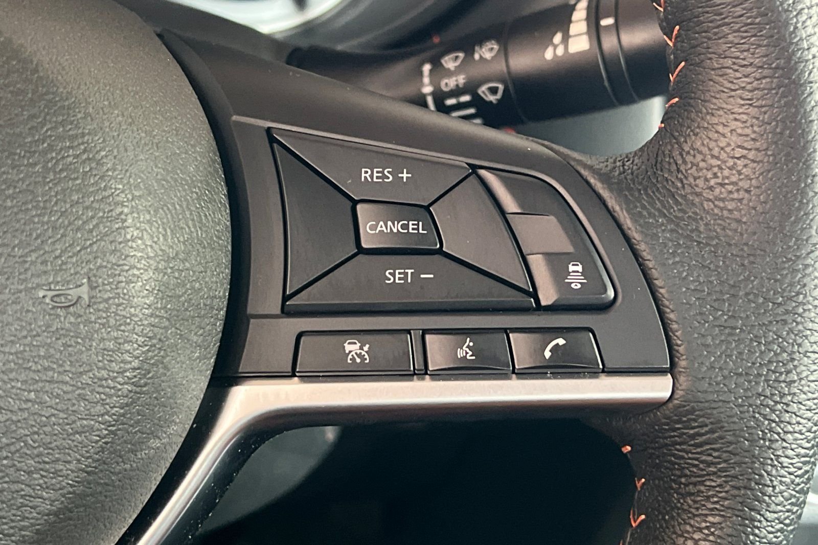 2025 Nissan Versa Sedan SR - Photo 31