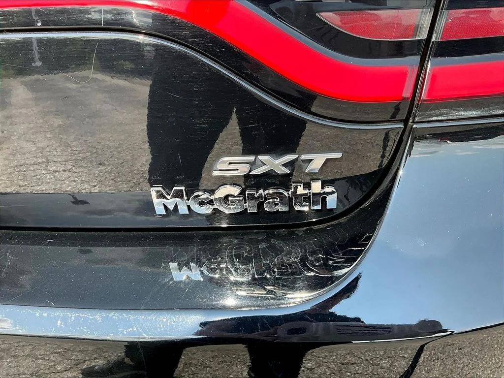 Used 2016 Black Dodge SXT image 25