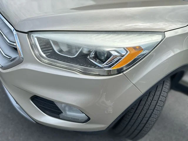 Used 2018 Gold Ford SEL image 9