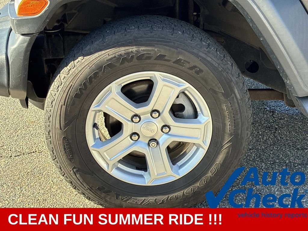 Used 2018 Gray Jeep Unlimited Sport S image 16