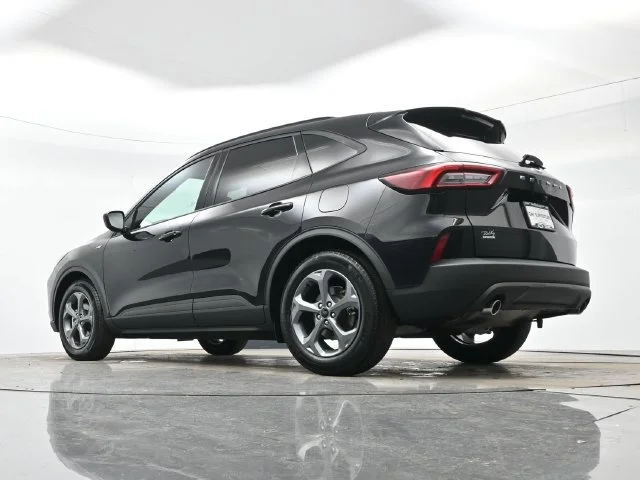 Used 2025 Agate Black Metal Ford ST-Line image 27