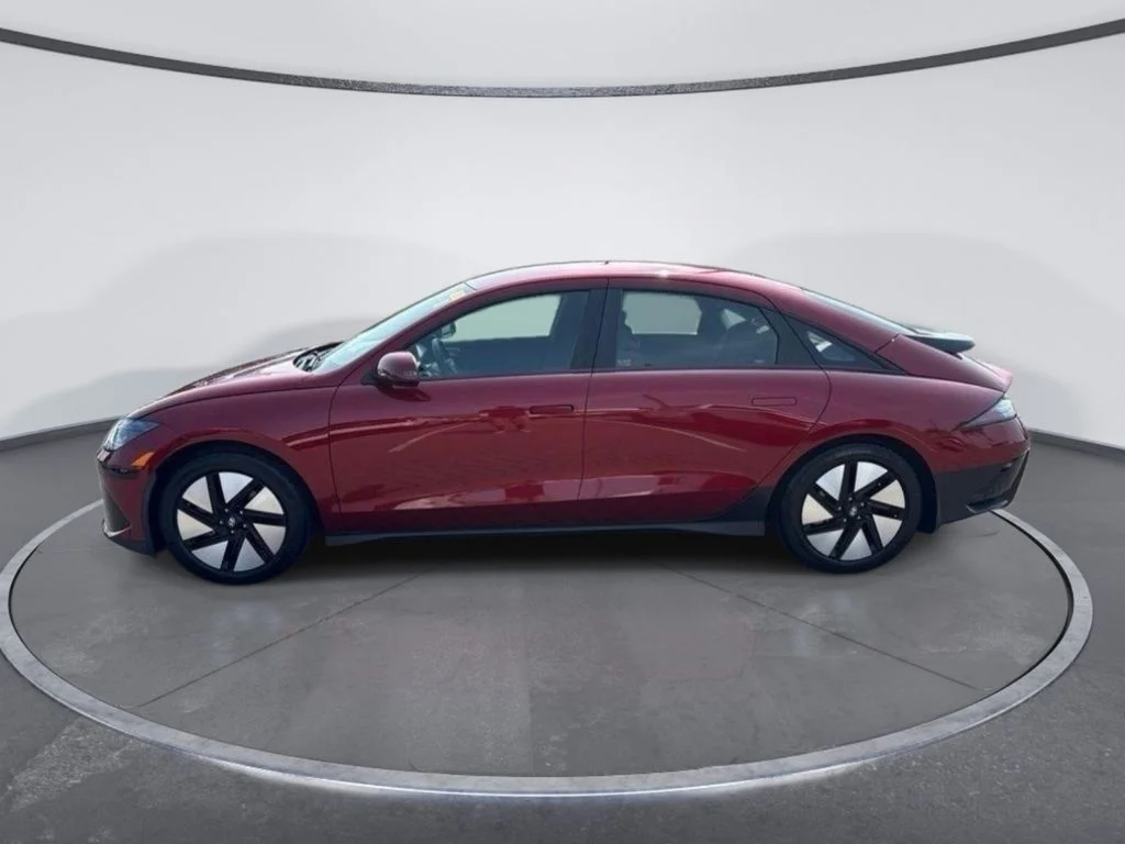 Used 2023 Red Hyundai SE Standard Range image 4