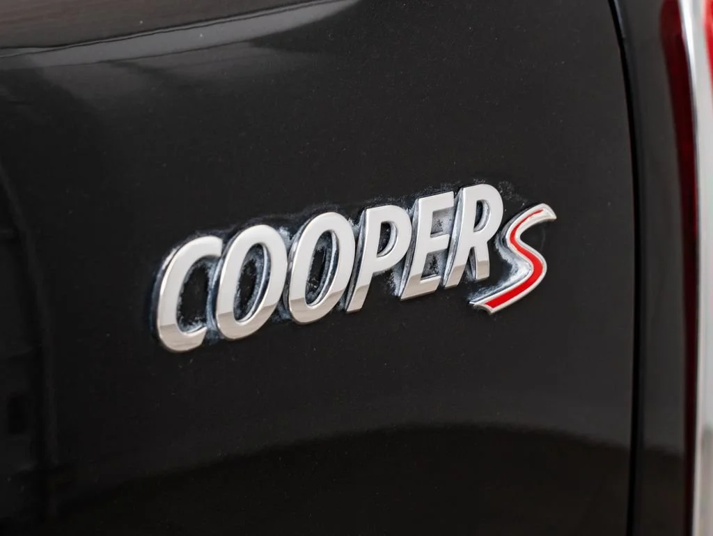 Used 2016 Absolute Black Metallic MINI  image 17