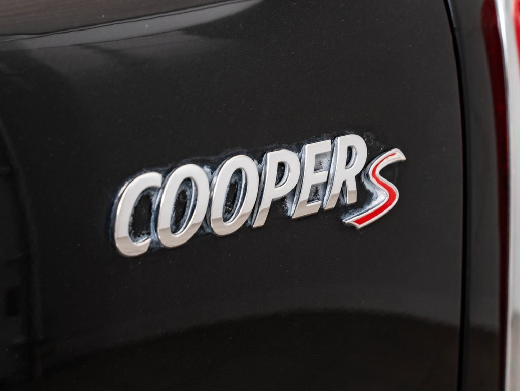 Used 2016 Absolute Black Metallic MINI  image 17