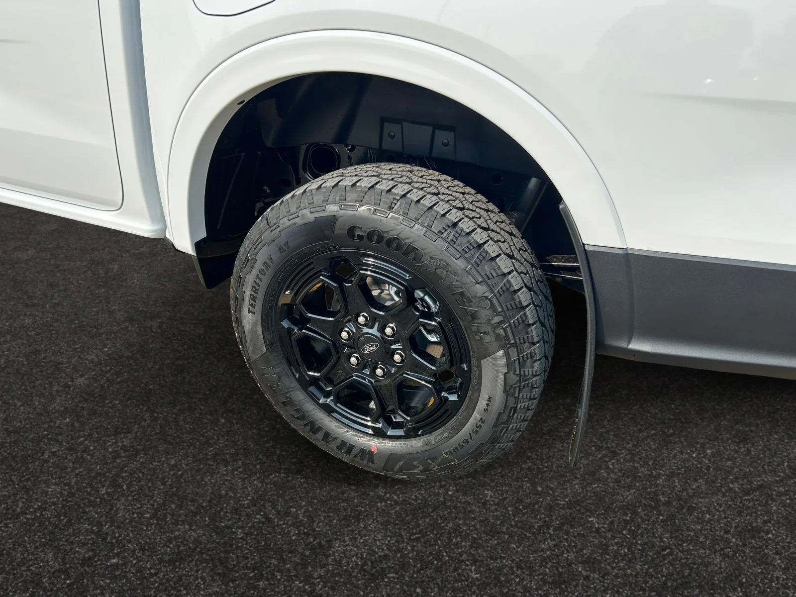 New 2026 Oxford White Ford XLT image 9