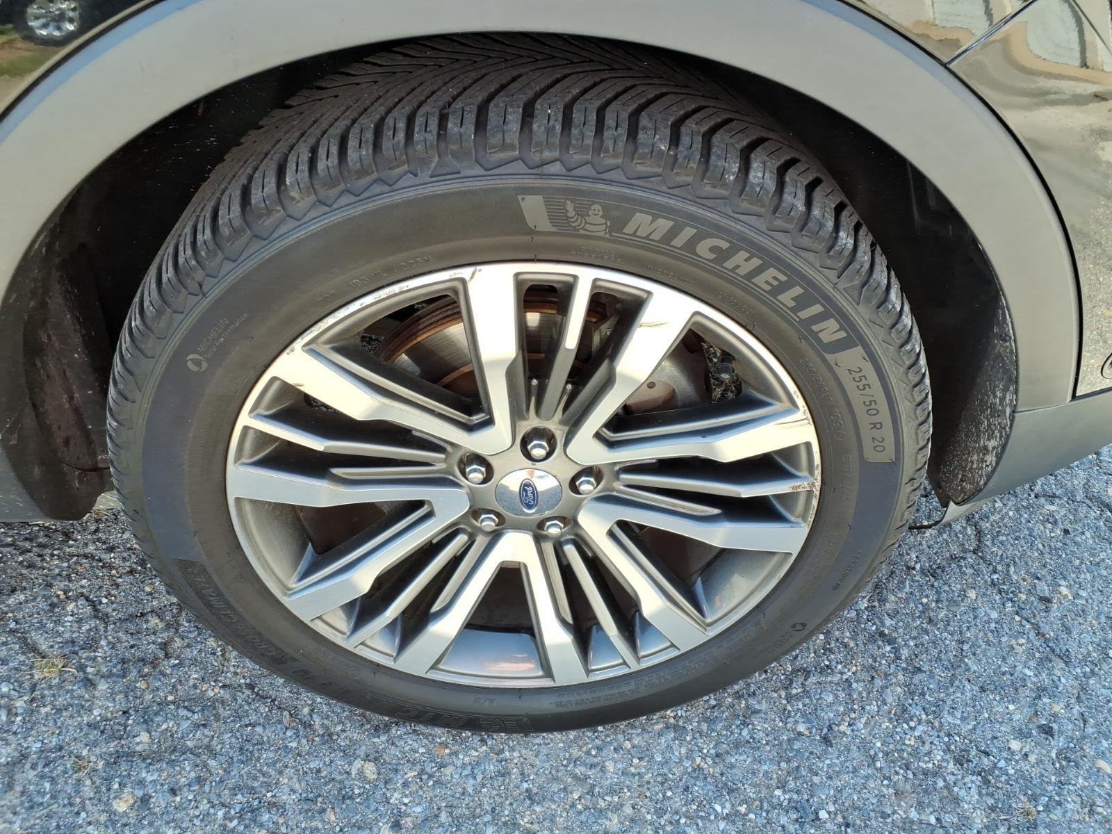 Used 2017 Shadow Black Ford Platinum image 8