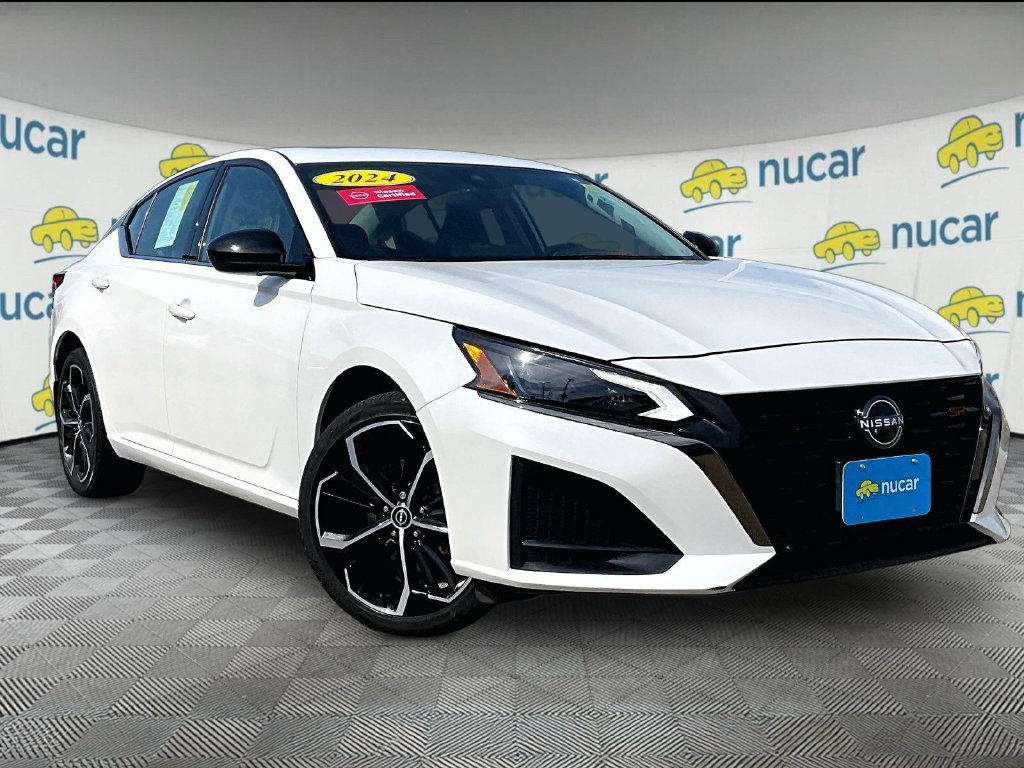 Certified Used 2024 White Nissan 2.5 SR image 1