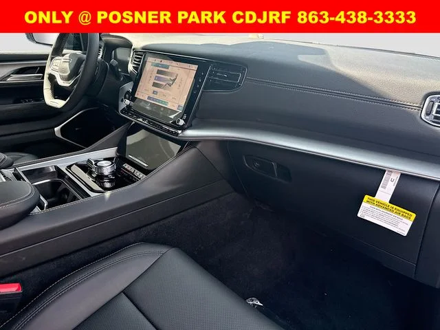 New 2026 Bright White Clear-Coat Exterior Paint Jeep Grand Wagoneer image 32