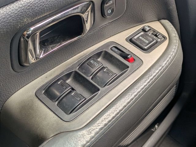 Used 2006 Silver Honda EX-L image 24