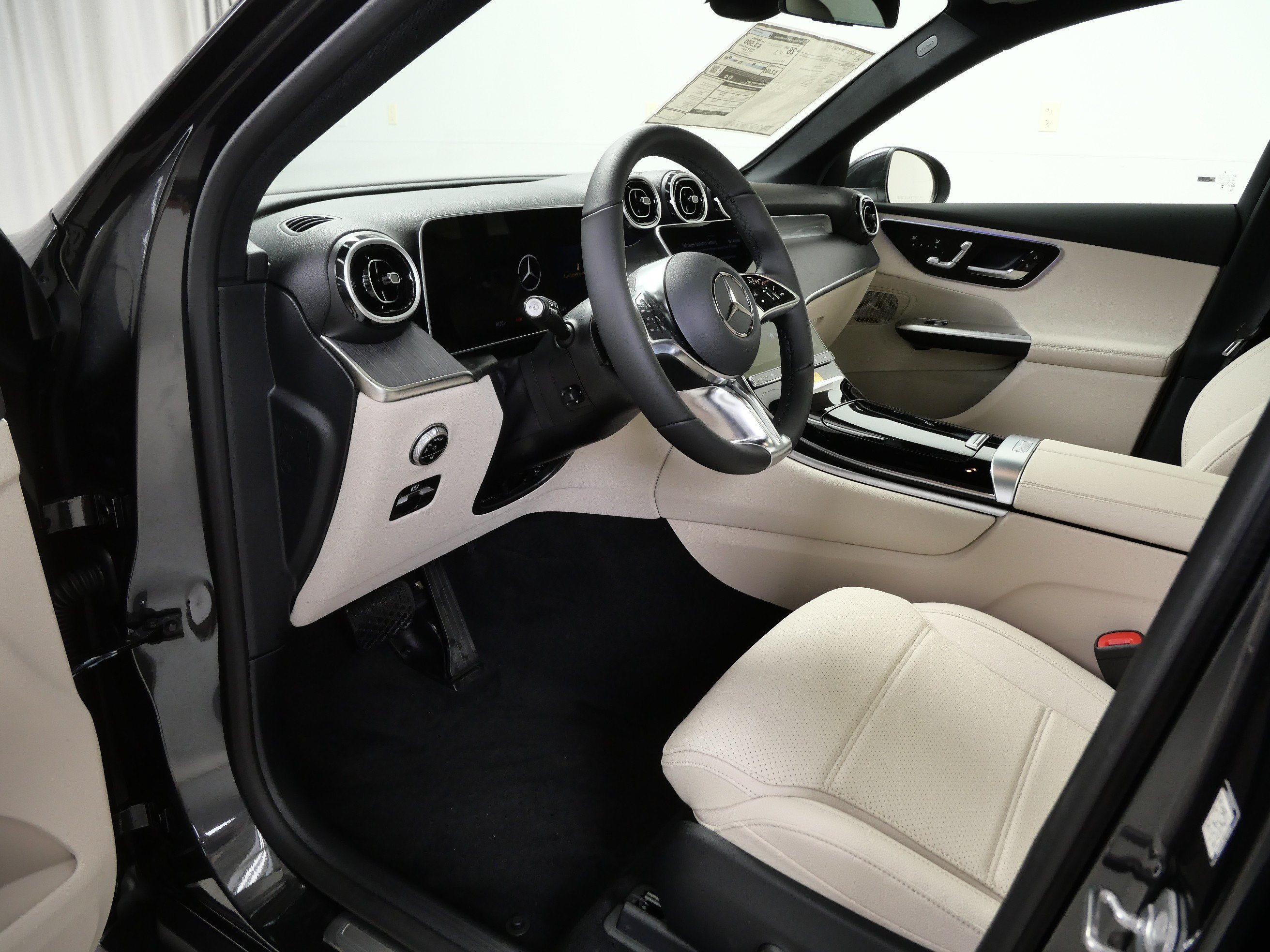 New 2026 Graphite Grey Metallic Mercedes-Benz GLC 300 image 7