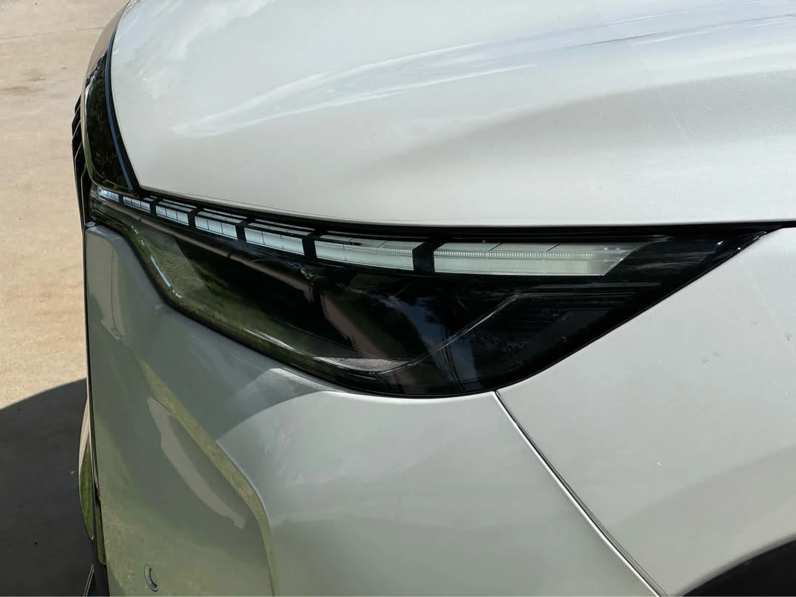 New 2027 2T RAD WHT INFINITI Sport AWD image 5