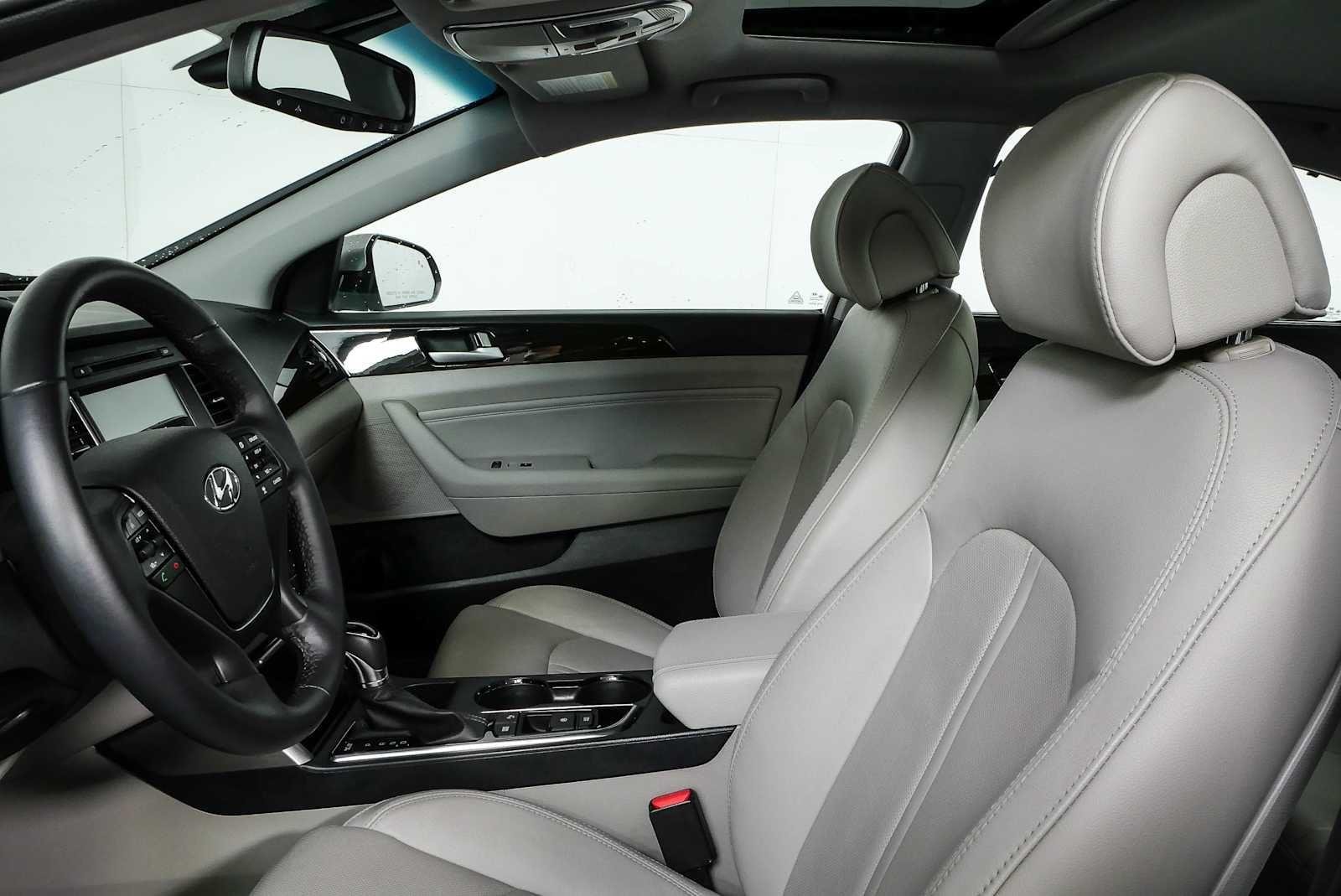 Used 2017 Symphony Silver Hyundai Limited image 5