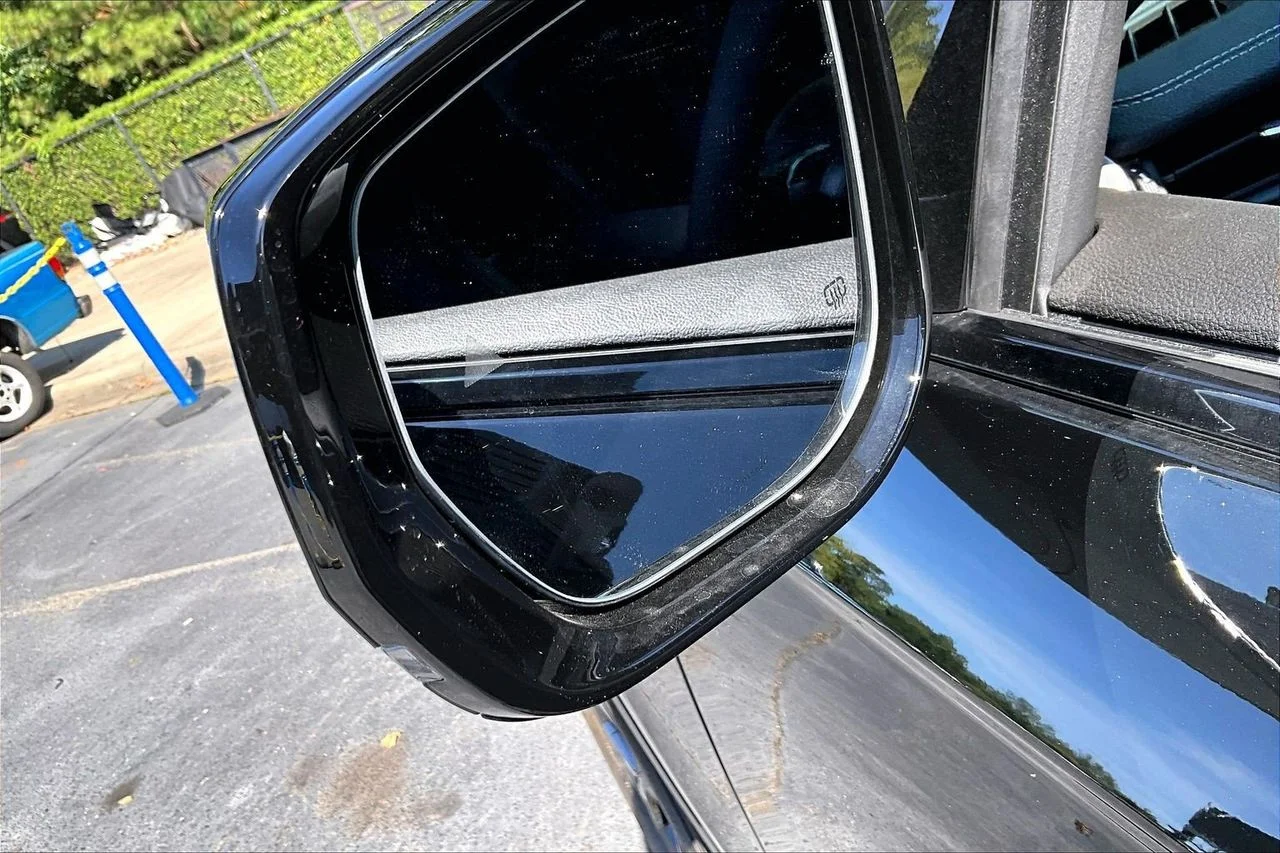 New 2027 High-Gloss Black Paint Jeep Laredo Altitude image 24