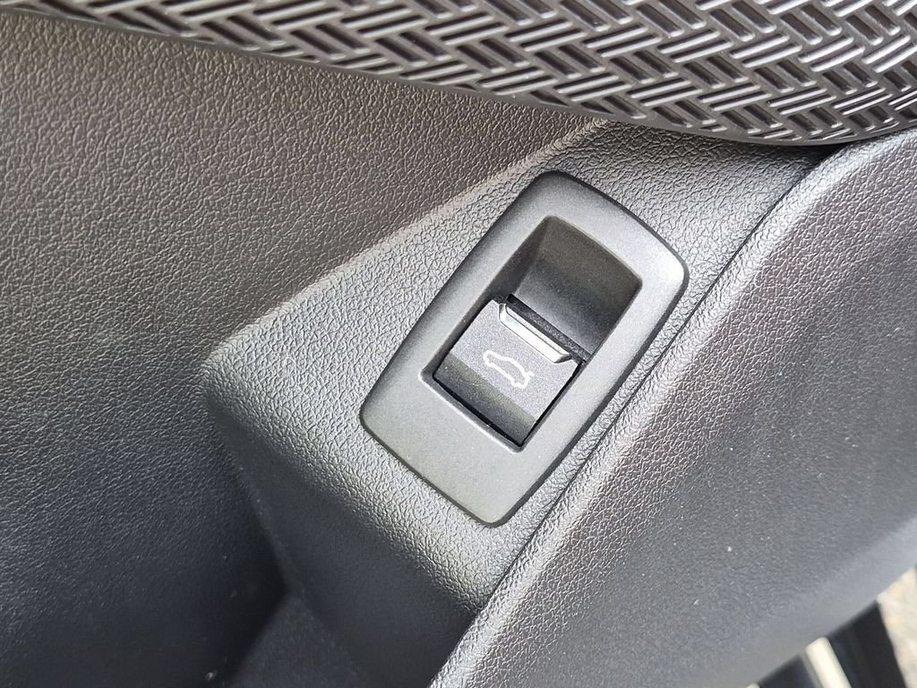 Used 2023 Black BMW xDrive28i image 14