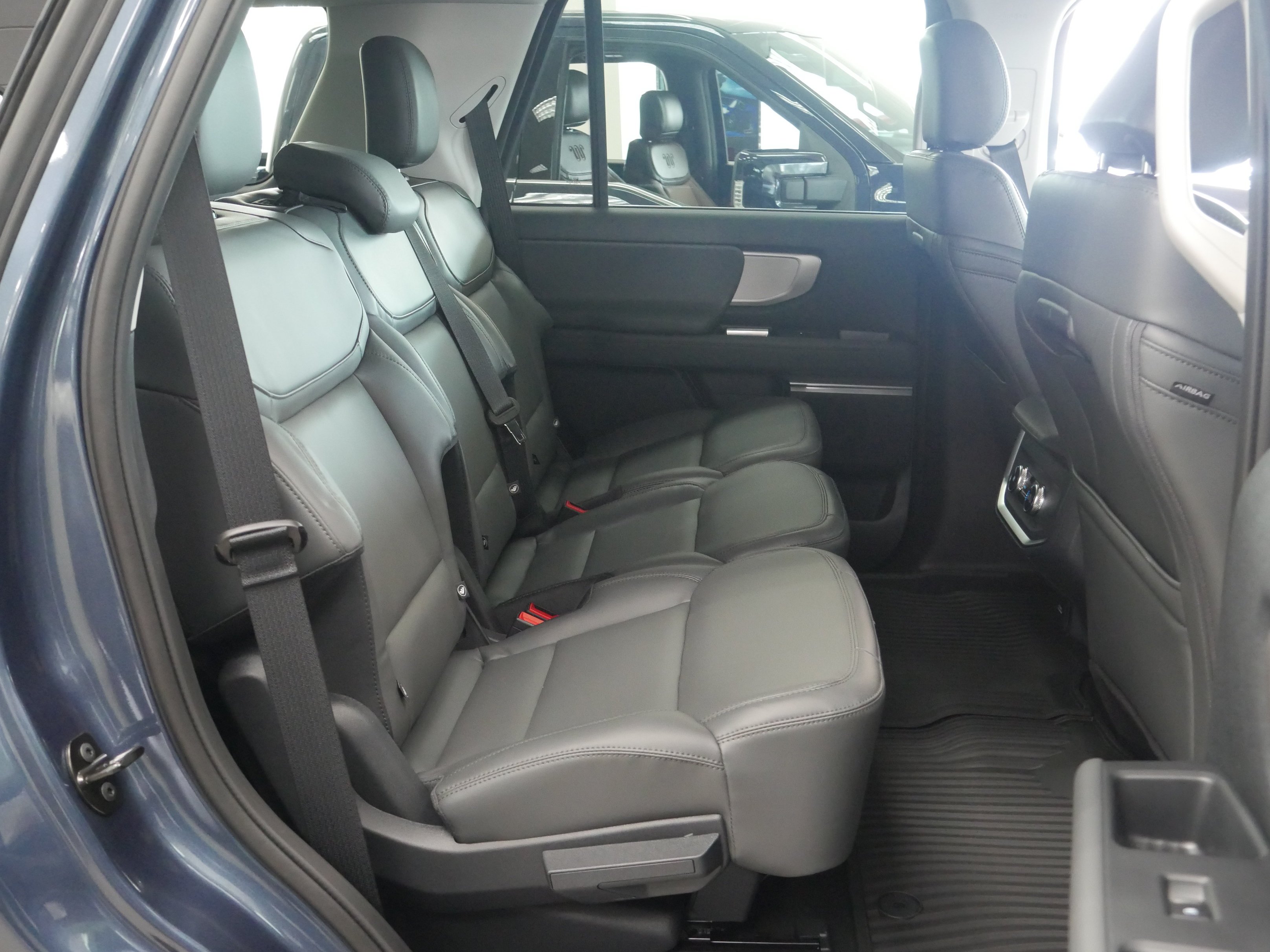 New 2027 Nocturnal Blue Metallic Ford Active image 31