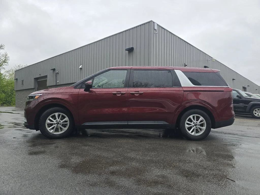 Used 2023 Red Kia LX Seat Package image 9