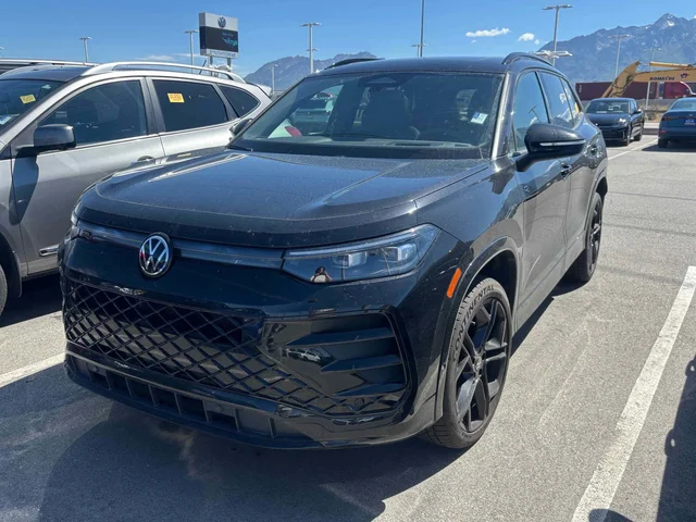 2025 Volkswagen Tiguan SE R-Line Black
