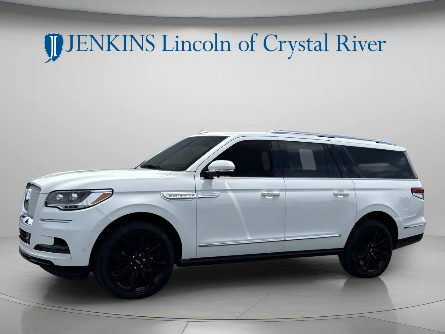 Used 2024 Pristine White Metallic Tri-Coat Lincoln Reserve image 11