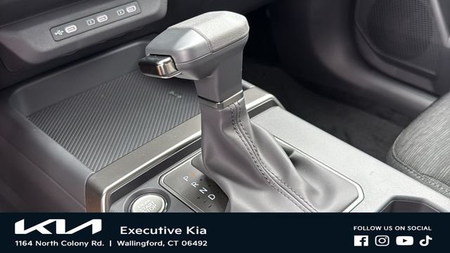 New 2027 Ivory Silver Kia LX image 17