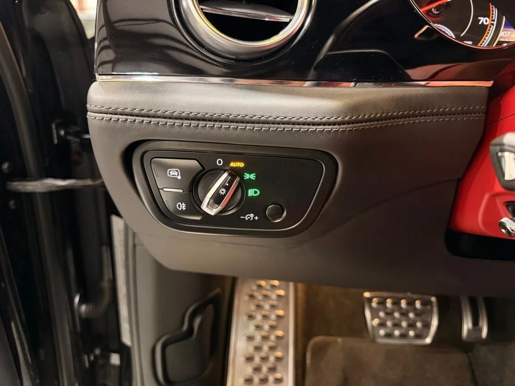 Used 2018  Bentley W12 image 16