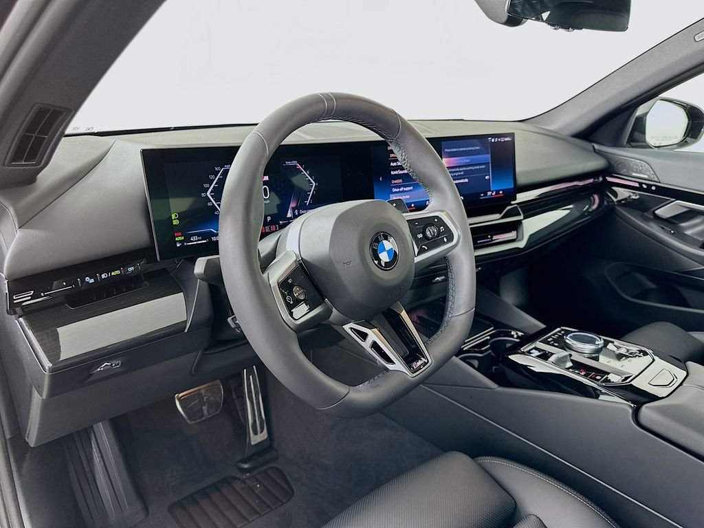 2025 BMW 5 Series 530i - Photo 9