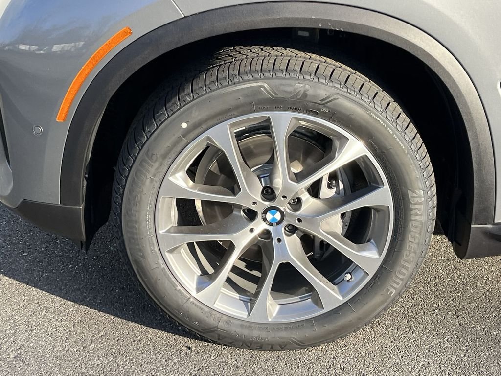 Used 2026 Gray Metallic BMW xDrive40i image 10