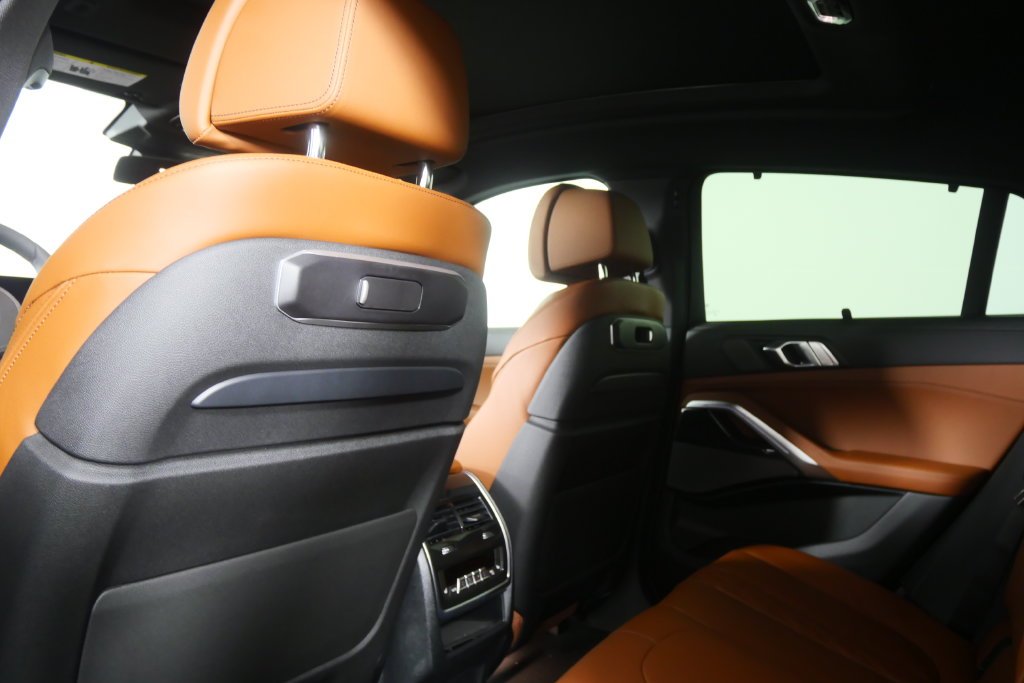 New 2027 Black Sapphire Metallic BMW xDrive40i image 17