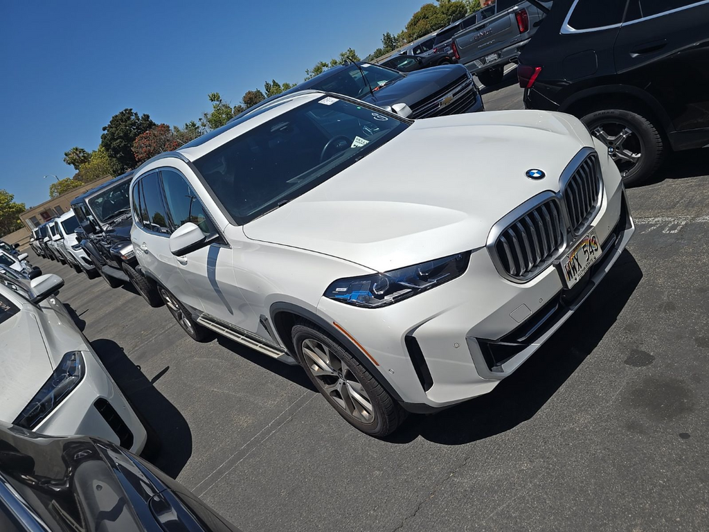 Used 2024 Alpine White BMW xDrive40i image 2