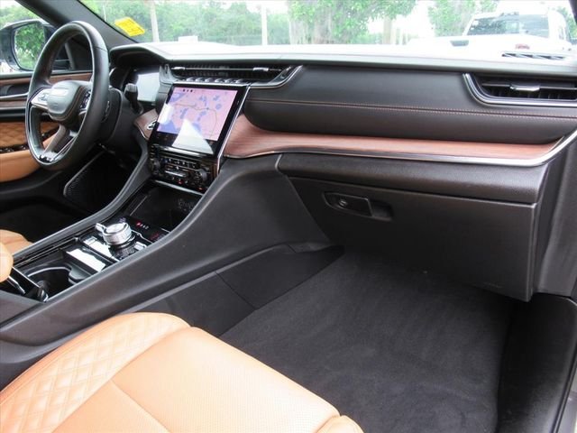 Used 2023 Gray Jeep Summit image 11