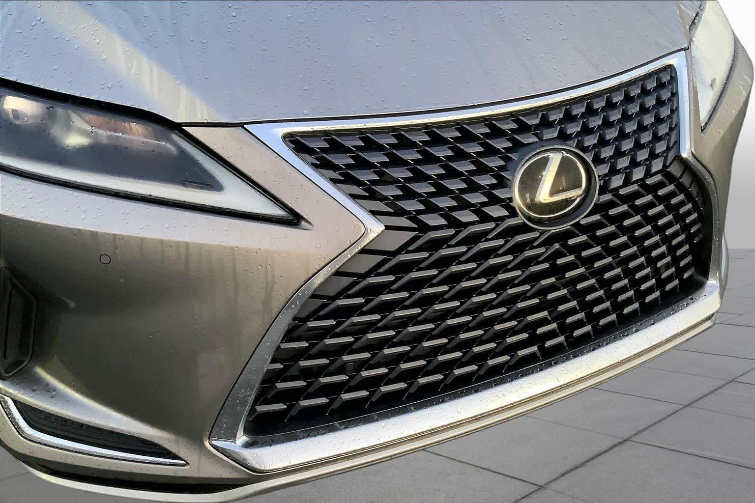 Used 2020 Atomic Silver Lexus  image 29