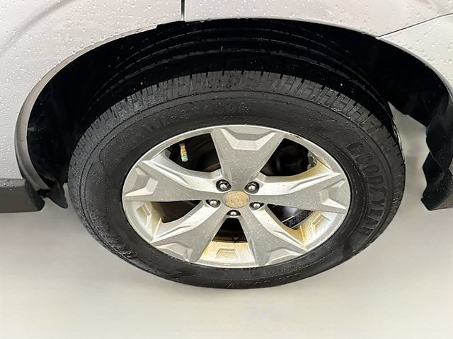 Used 2014  Subaru 2.5i Premium image 31