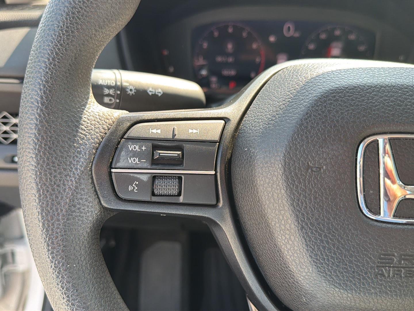 Used 2023 Platinum White Pearl Honda EX image 20