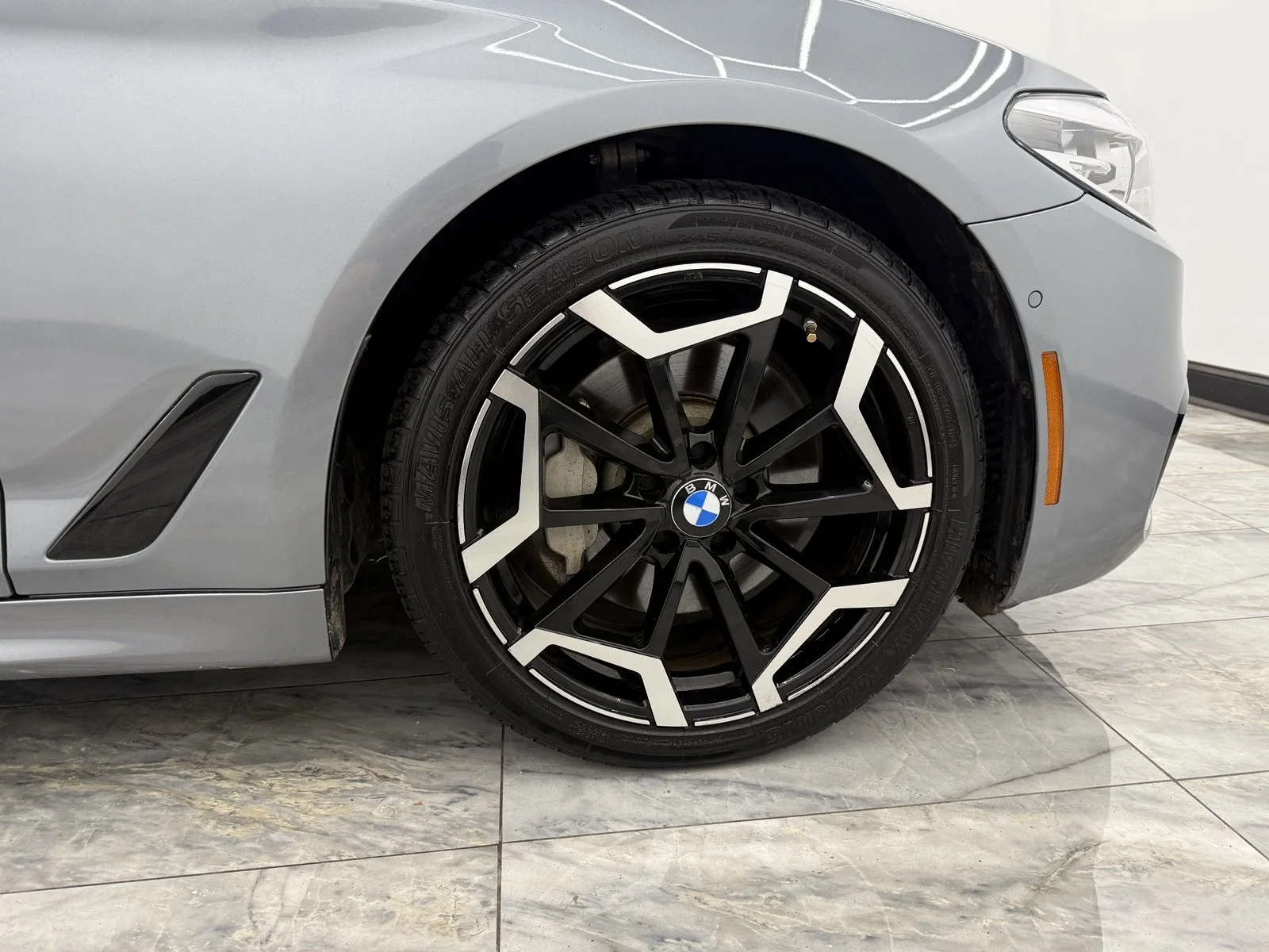 Used 2018 Bluestone Metallic BMW 530e xDrive iPerformance image 10