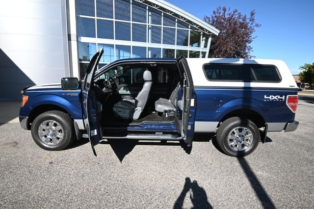 Used 2012 Blue Ford XLT image 4