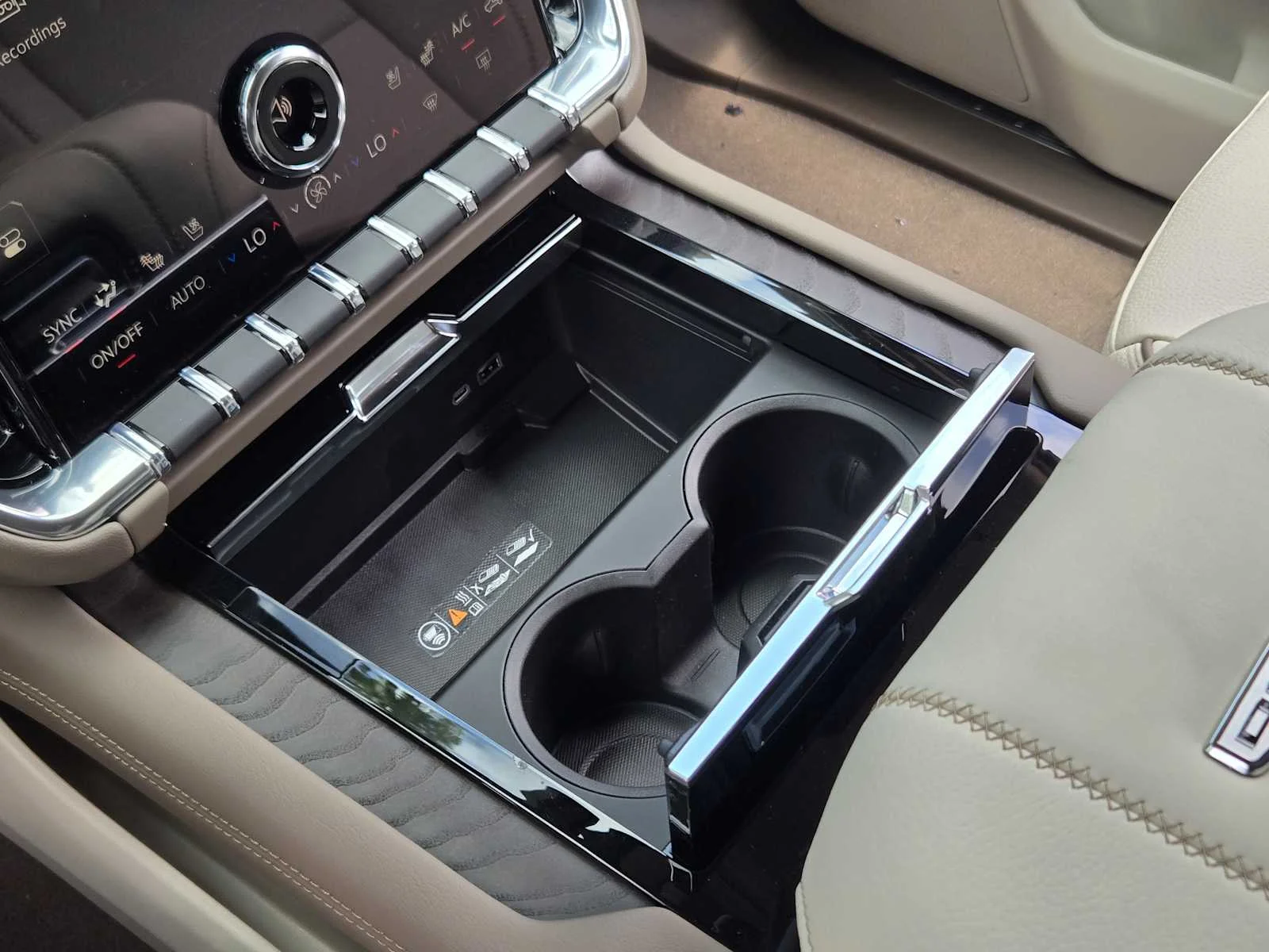 2026 GMC Yukon XL Denali - Photo 14