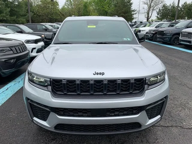 New 2026 Silver Zynith Jeep Altitude image 9