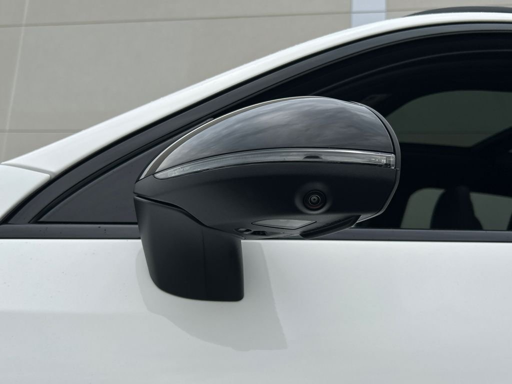 New 2027 Polar White Mercedes-Benz GLC 300 image 30