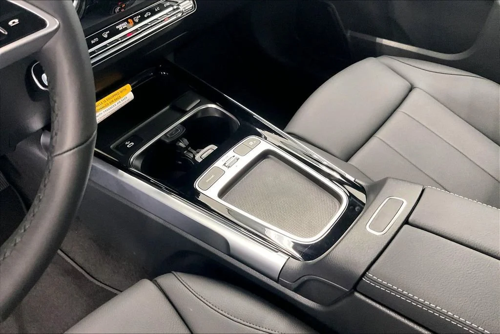 New 2026 Polar White Mercedes-Benz GLB 250 image 19