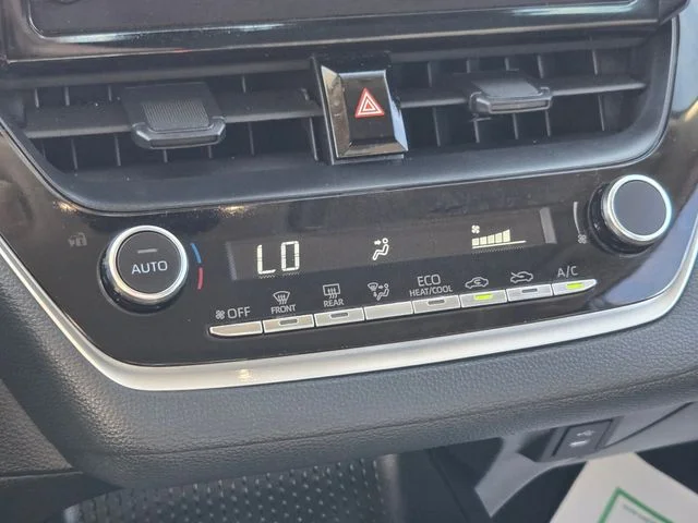 Used 2025 White Toyota LE image 27