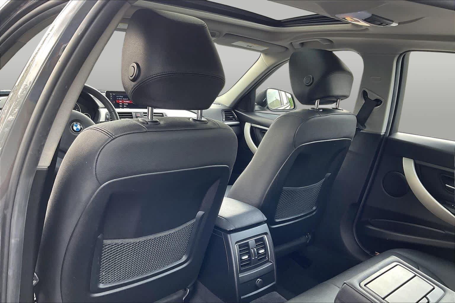 Used 2018 Mineral Gray Metallic BMW 320i xDrive image 22