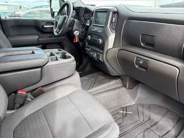 Used 2022 White Chevrolet Custom image 22