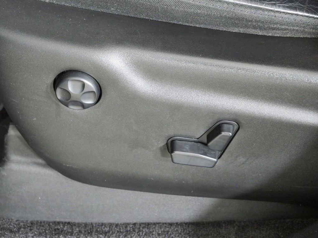Used 2017 Red Jeep Altitude image 35