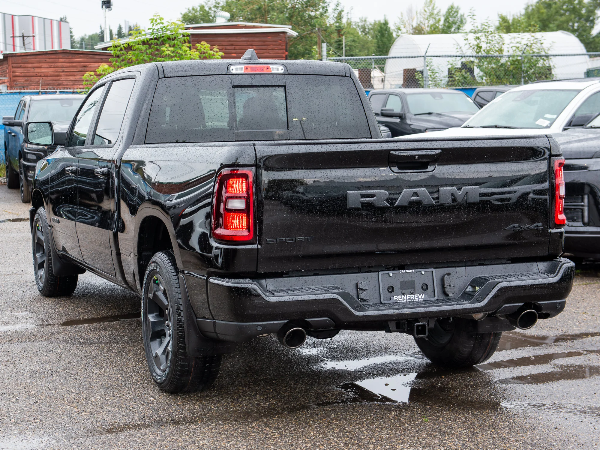 New 2026 Black RAM Sport* Crew Cab 4x4, Panoramic Sunroof, Heated Seats/Wheel, Nav image 4