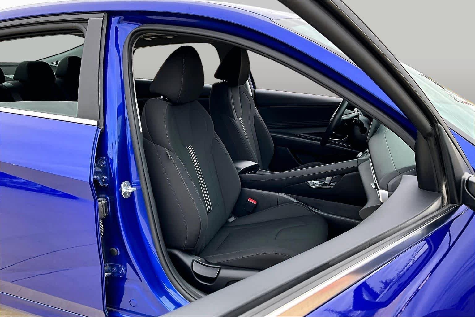 Used 2025 Intense Blue Hyundai SEL Convenience image 9