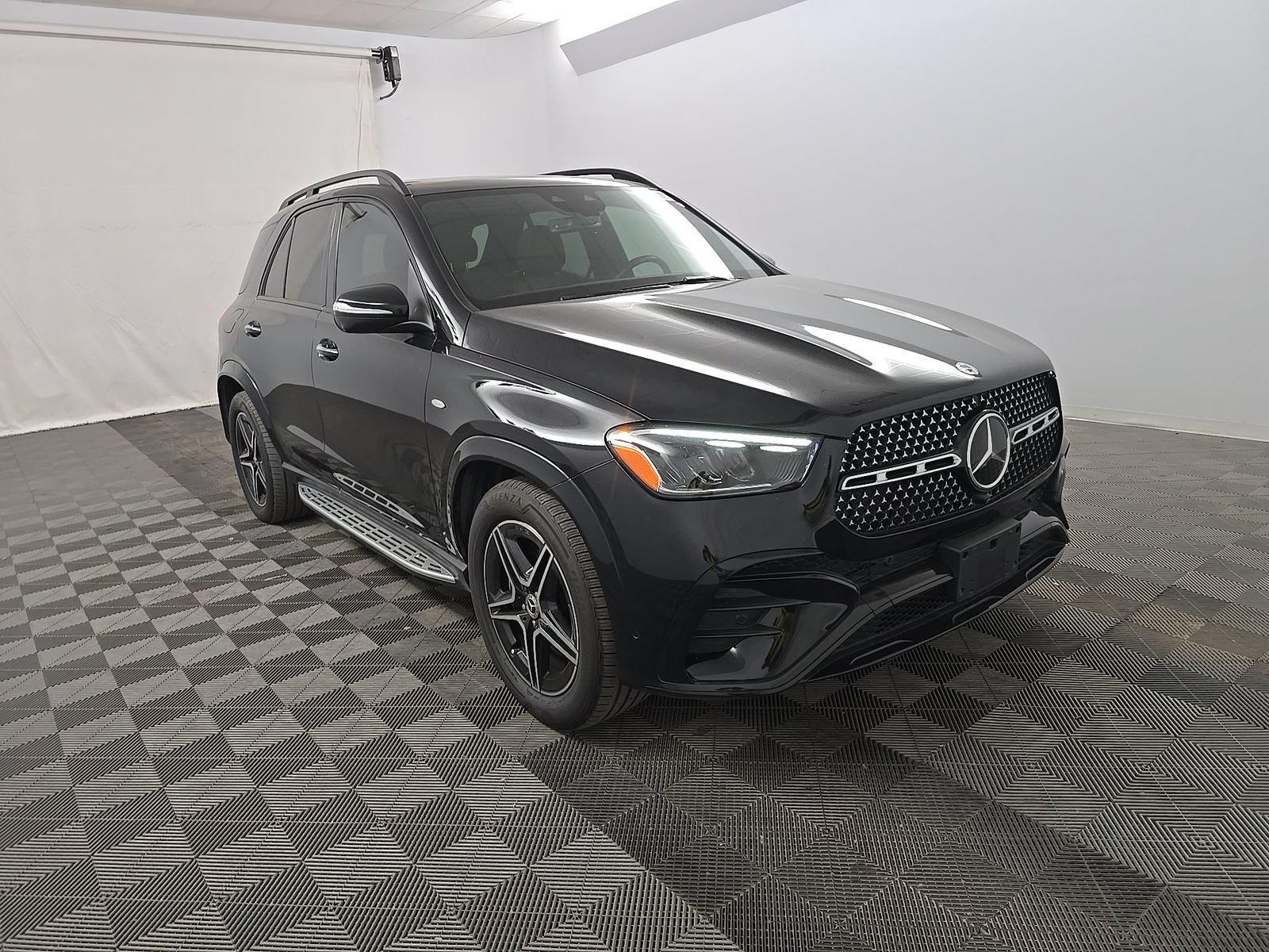 Certified Used 2025 Black Mercedes-Benz GLE 450e image 5